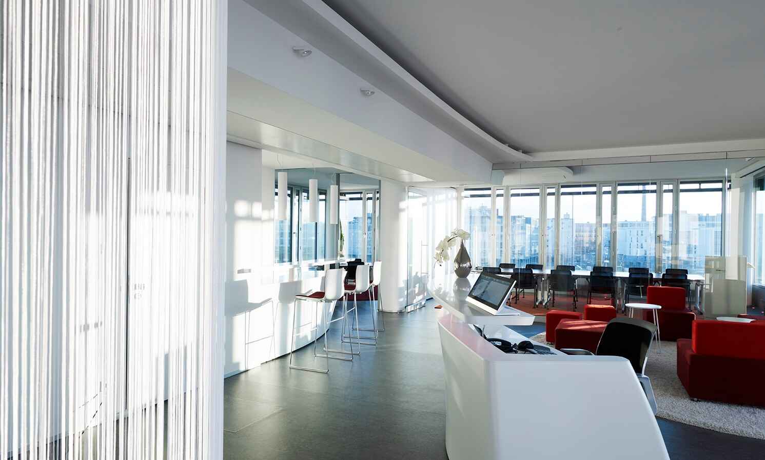 Wir sitzen im forum baucultur. <br />Eng vernetzt mit unseren Kunden und Partnern.